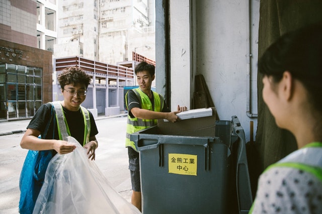 都是：香港大学生毕业「捡垃圾」　NGO前线趁年轻做喜欢的事