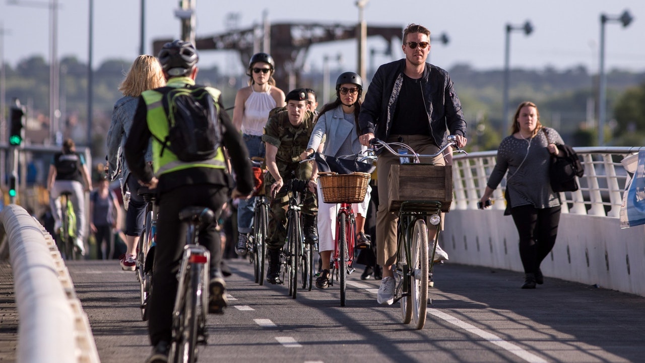 单车：荷兰单车比人多 政府重金鼓励市民绿色出行