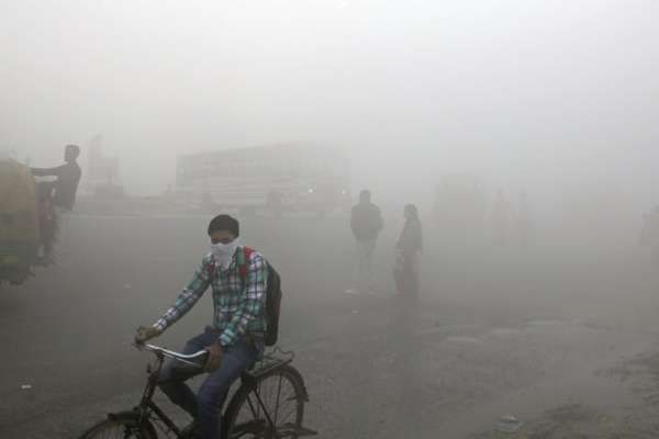 新德里：新德里空气污染超安全标准13倍 印度政府下令禁焚垃圾
