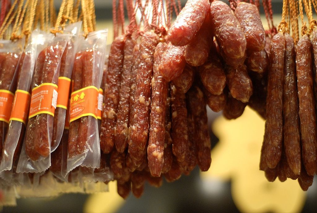 1024px-Chinese_sausages_drying.jpg