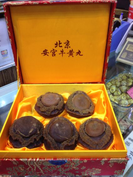 7-South-African-abalone-packaged-as-a-gift-in-Hong-Kong-market_Wilson-Lau-424x565.jpg