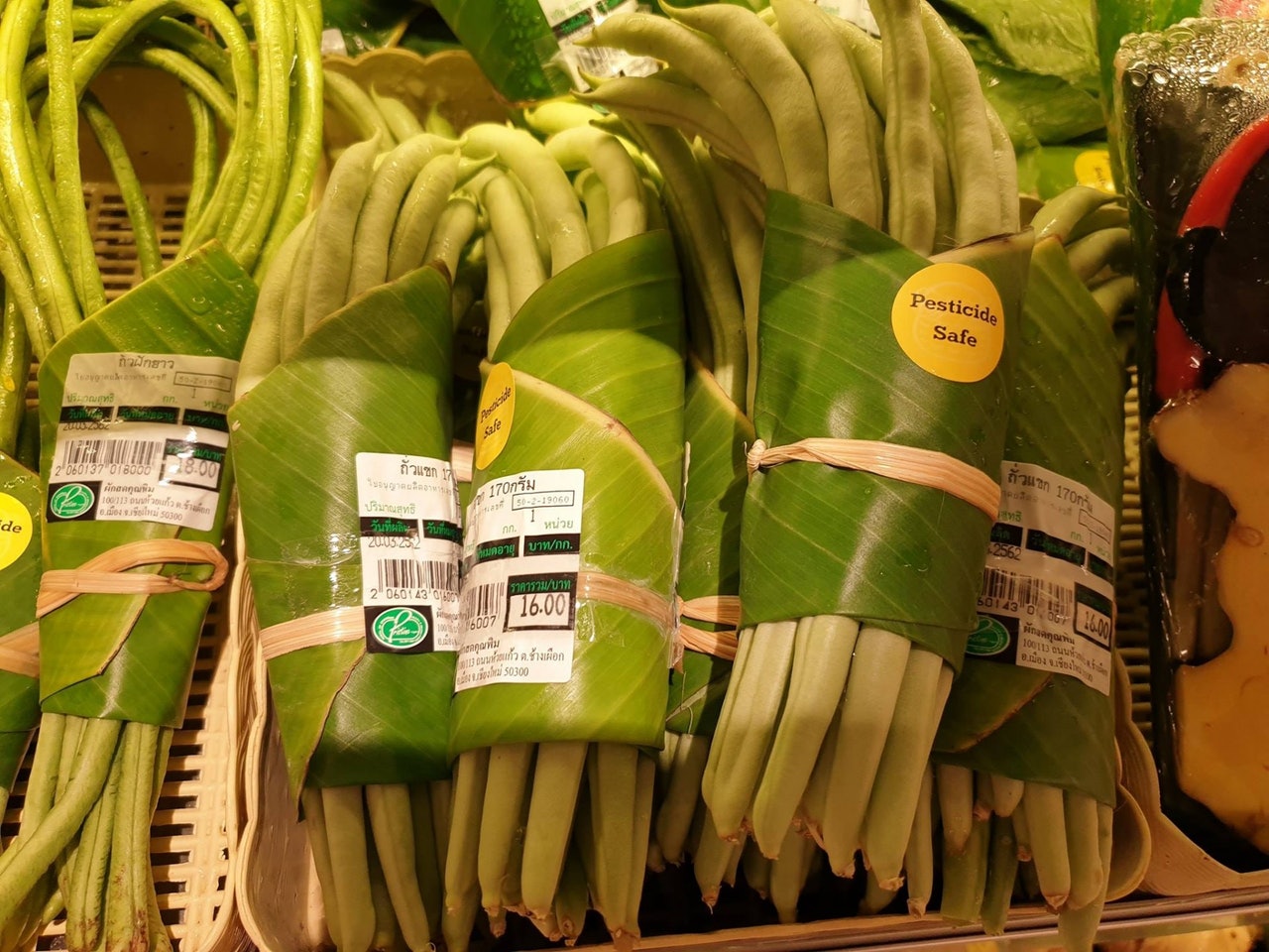 香蕉：泰国超市支持减塑用香蕉叶包装蔬果 巧用原始材料获网友大赞