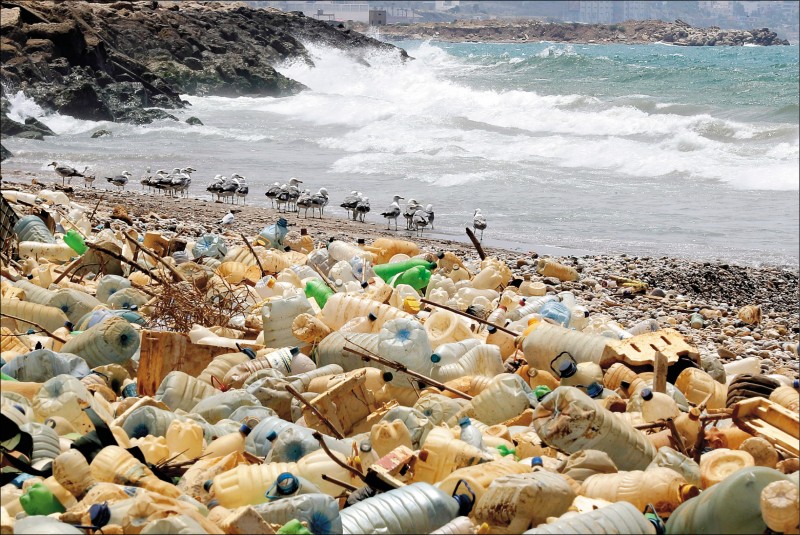 塑料：全球99%海洋塑料垃圾下落不明 疑沉深海底