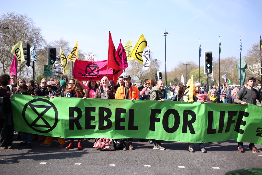 抗议：环保人士占领伦敦地标“反抗灭絶” 控诉政府减碳不力
