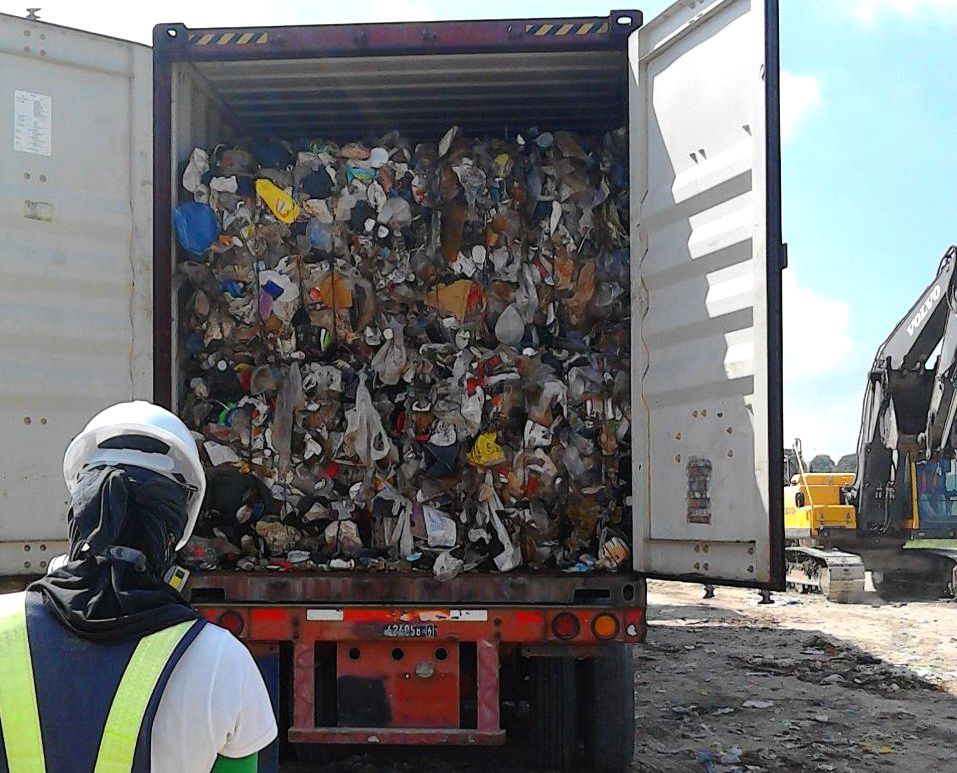 菲律宾：菲、加垃圾大战，加拿大服了