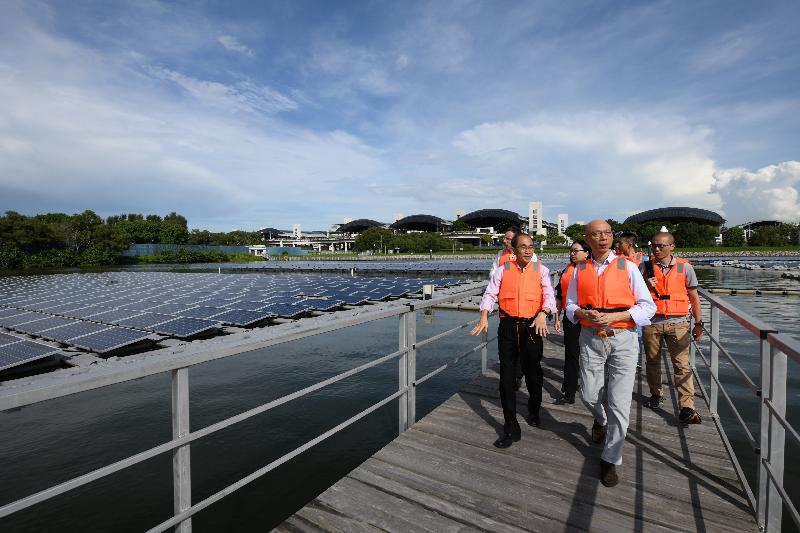 新加坡：香港环境局局长黄锦星参观新加坡可再生能源及废物处理设施