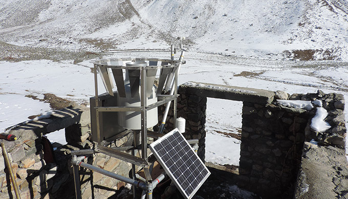 The-Pluvio-snow-sensor-installed-at-Satlanjan-site-takes-regular-measurements.jpg