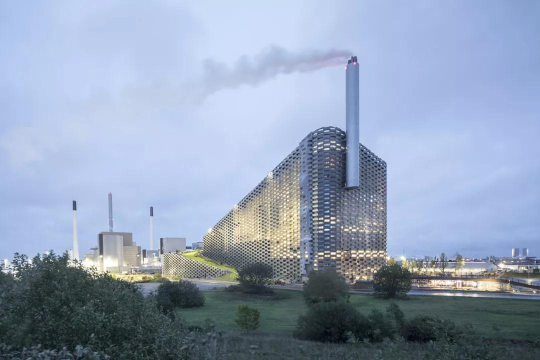 哥本哈根：丹麦建了一座新垃圾电厂，四季都能滑雪！