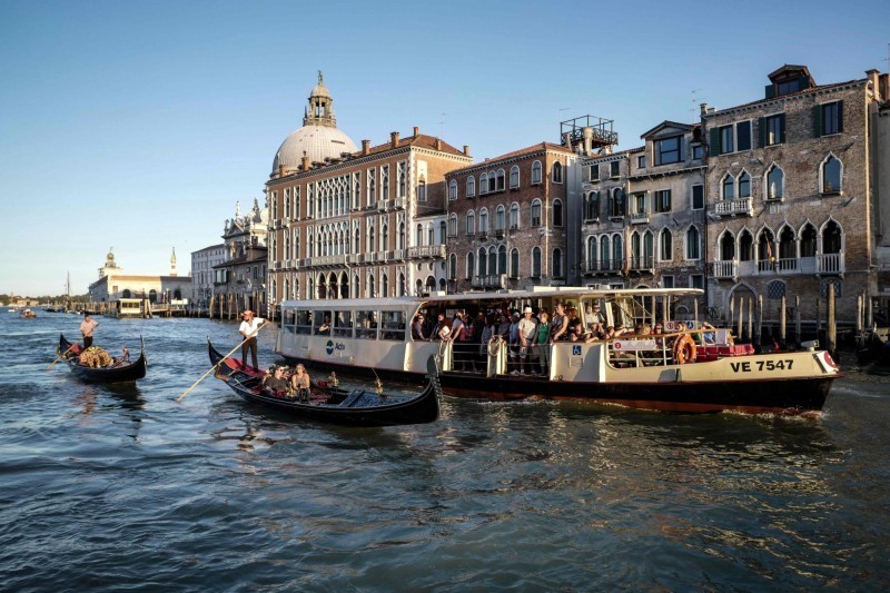 威尼斯：威尼斯大运河清出400公斤垃圾 连炉具、电风扇都有