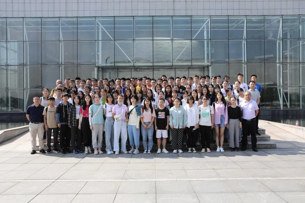 永清：湖南大学82名学生走进永清工业园参观学习