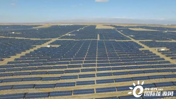 电站：在5万亩戈壁沙地上支起110余万块光伏发电板 正泰新能源让沙漠现绿洲
